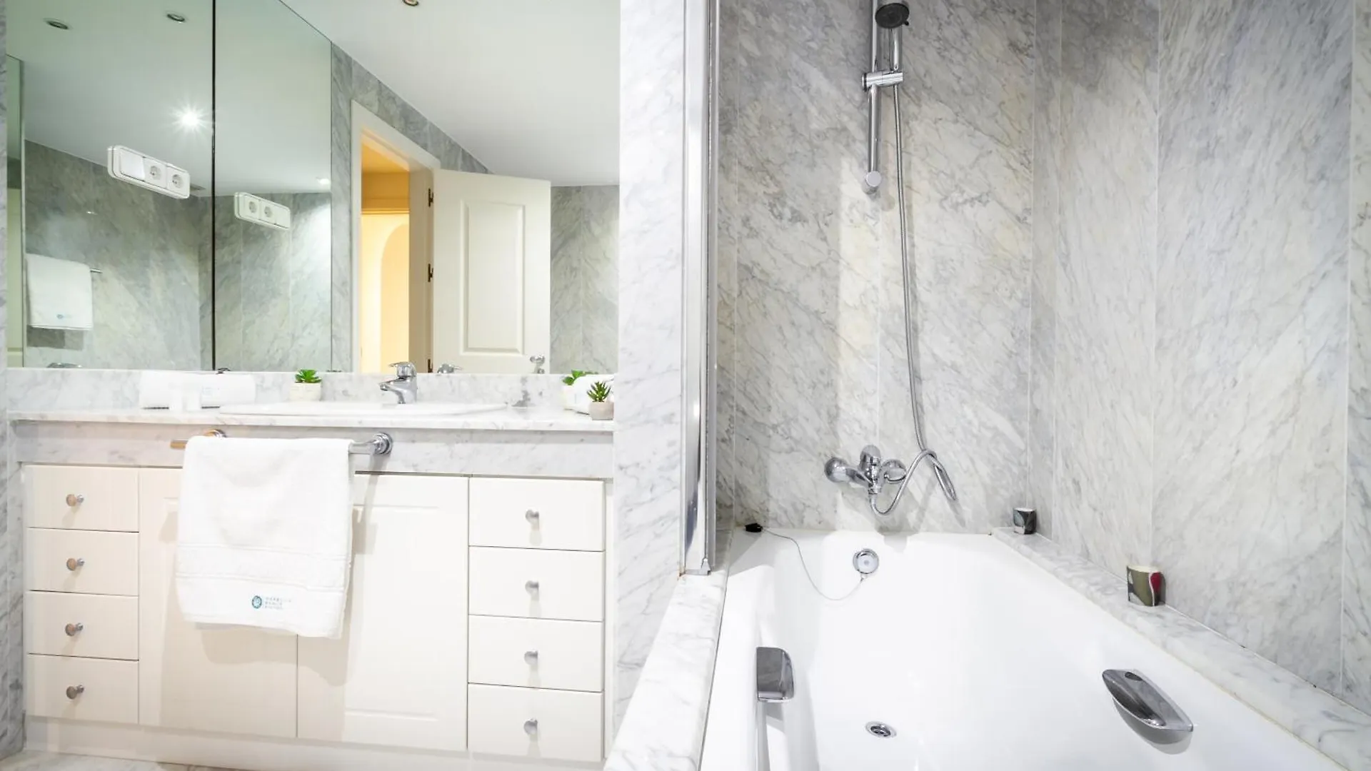 Apartment Marbella Banus Suites - Playas Del Duque Luxury Spain