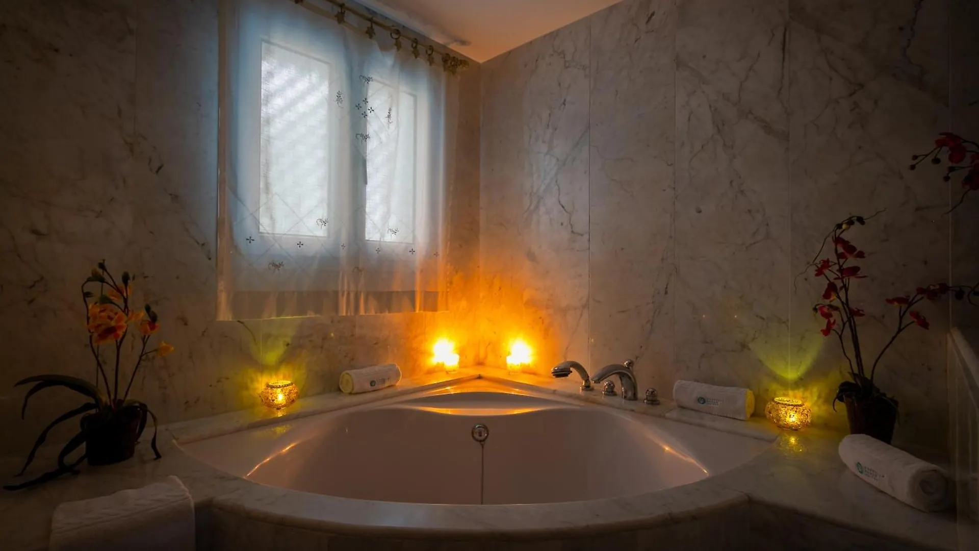 Marbella Banus Suites - Playas Del Duque Luxury Apartment